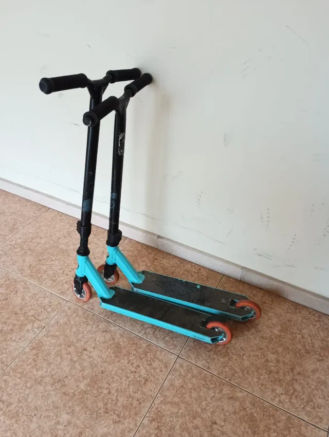 Patinete infantil (dos por 20 euros)