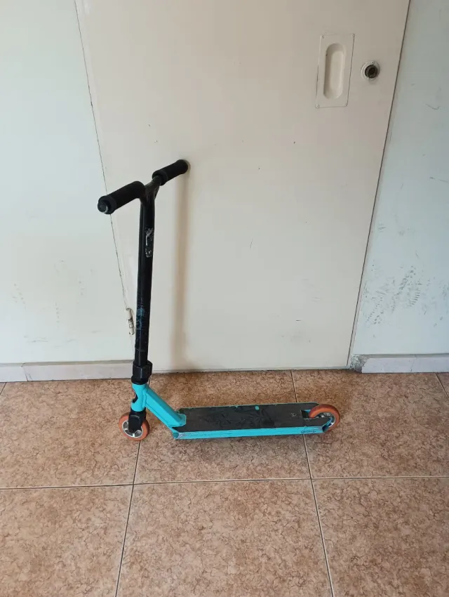 Patinete infantil (dos por 20 euros)