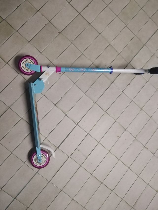 Patinete infantil Frozen