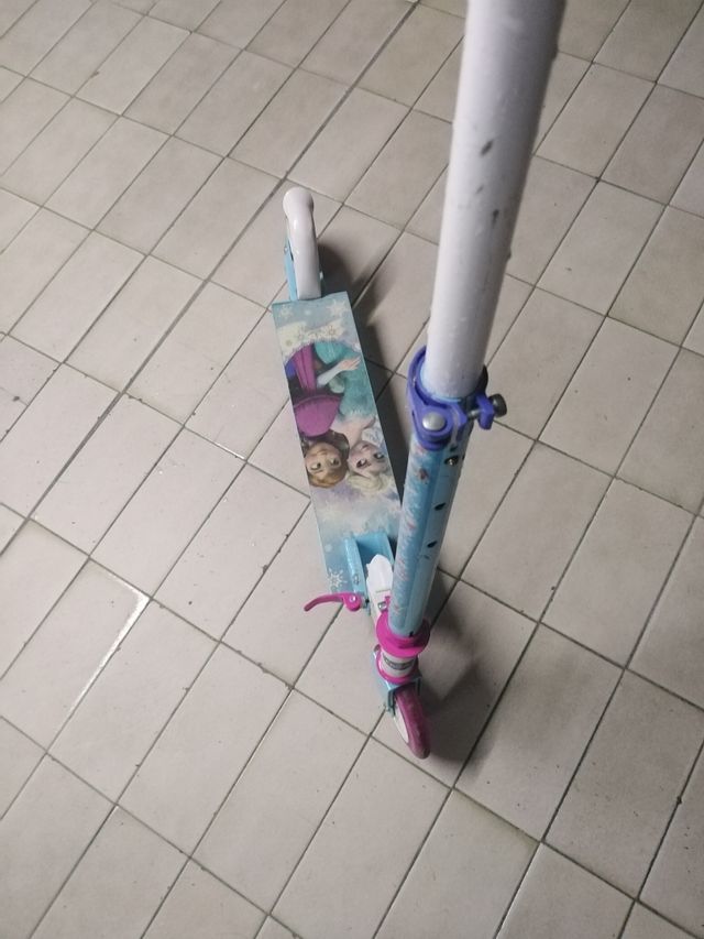 Patinete infantil Frozen