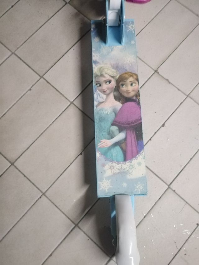 Patinete infantil Frozen