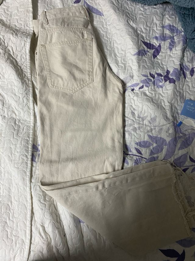 Pantalones vaqueros beige Pull and Bear