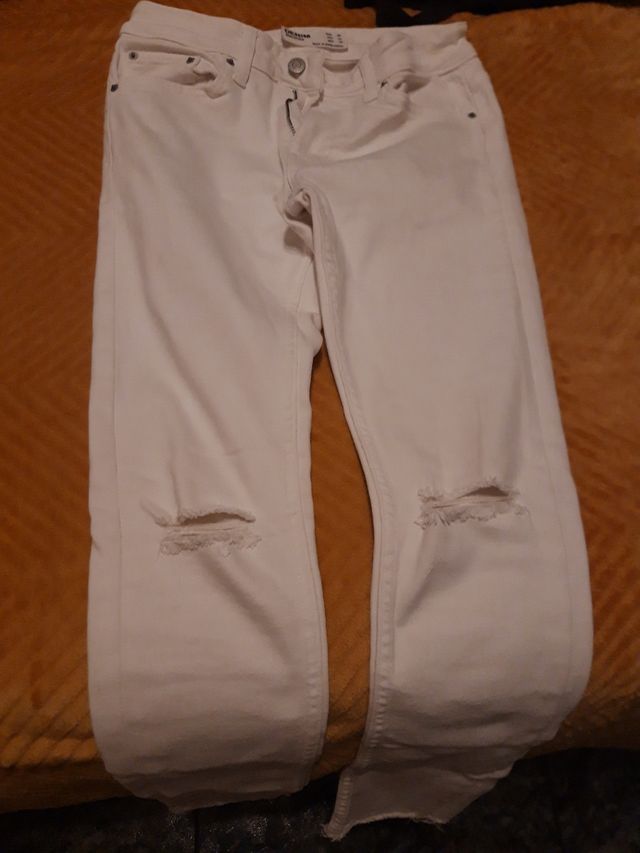 Pantalón vaquero blanco Bershka mujer