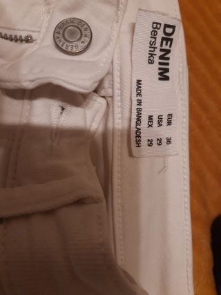 Pantalón vaquero blanco Bershka mujer