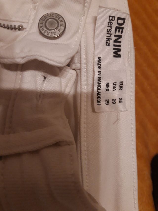 Pantalón vaquero blanco Bershka mujer