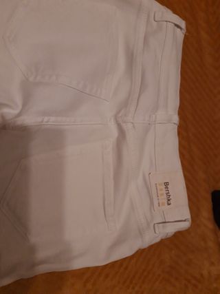 Pantalón vaquero blanco Bershka mujer