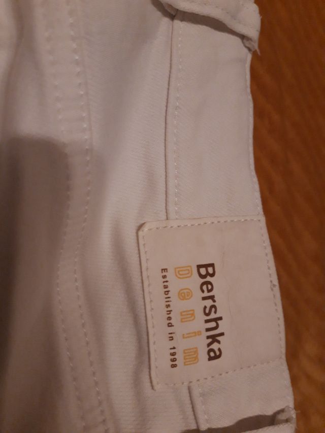 Pantalón vaquero blanco Bershka mujer