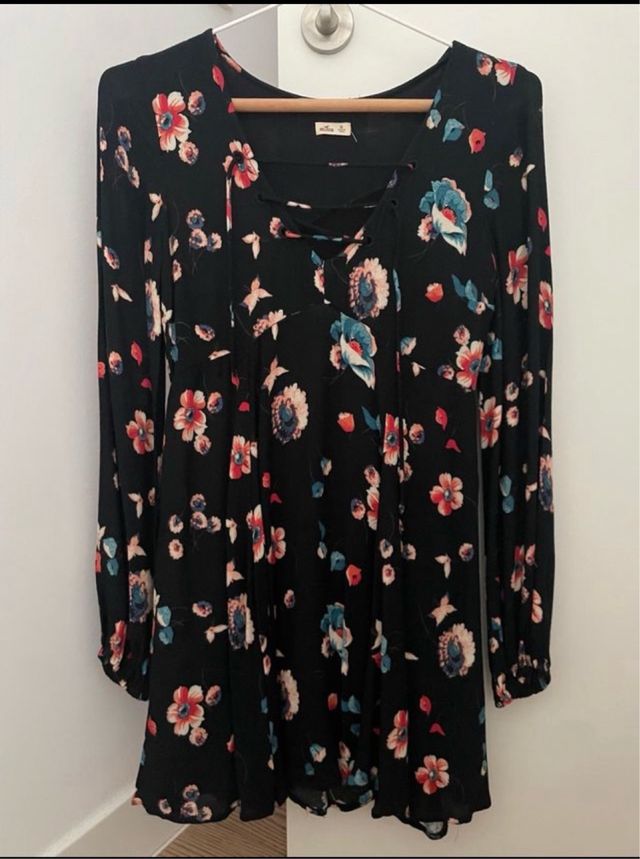 Vestido Hollister floral negro talla XS