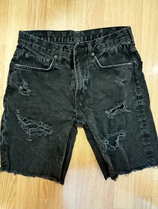 Vaqueros cortos negros Bershka rotos