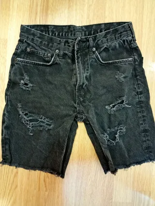 Vaqueros cortos negros Bershka rotos