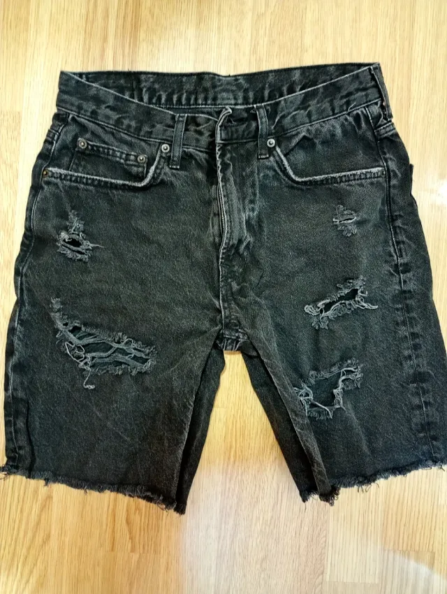 Vaqueros cortos negros Bershka rotos