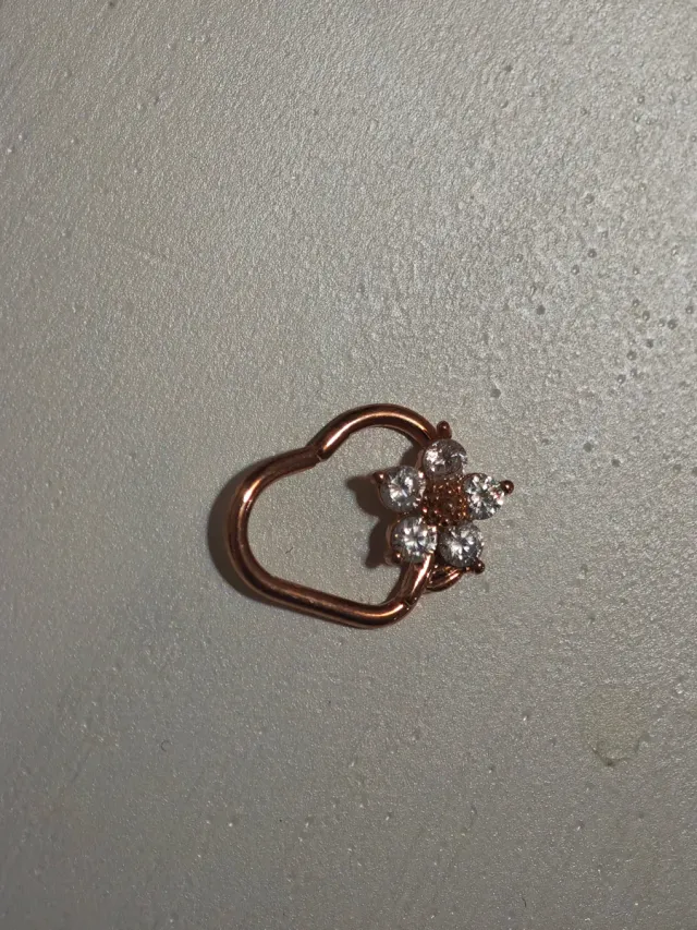 Piercing Corazón Flor Circonitas Oro Rosa