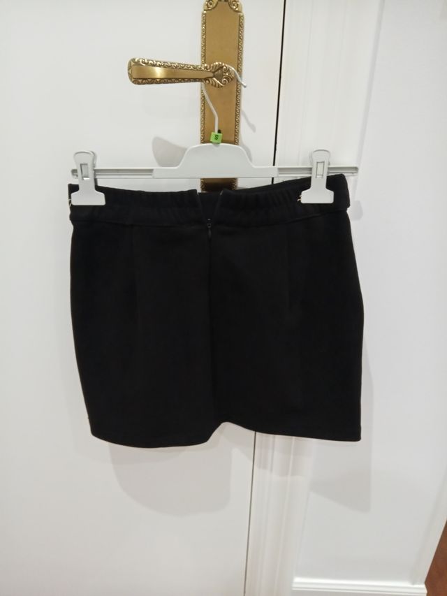 Falda corta terciopelo negra