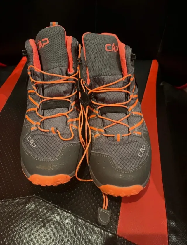Botas de montaña CMP grises y naranjas talla 37