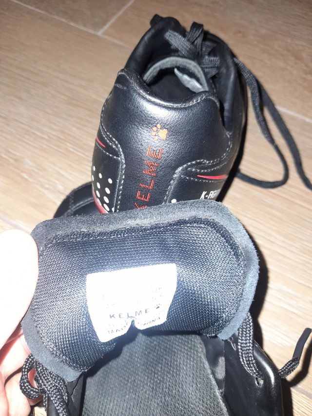 Botas de fútbol Kelme negras talla 39
