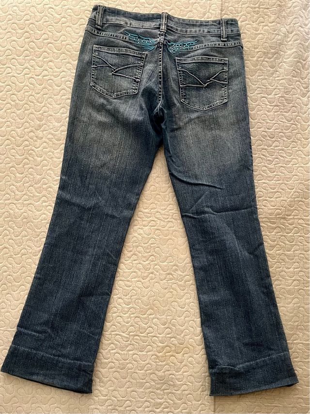 Pantalones vaqueros con detalles azules