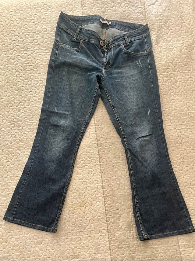 Pantalones vaqueros con detalles azules