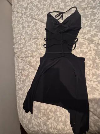 Vestido negro asimétrico espalda abierta
