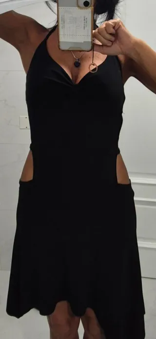 Vestido negro asimétrico espalda abierta