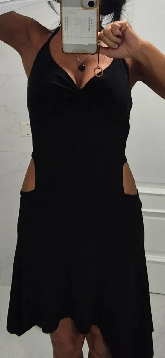 Vestido negro asimétrico espalda abierta