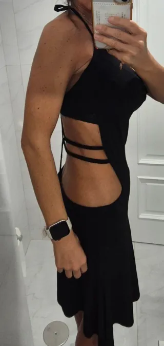 Vestido negro asimétrico espalda abierta