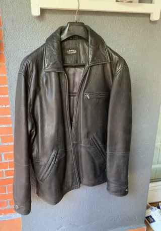 Cazadora de cuero Camel negra