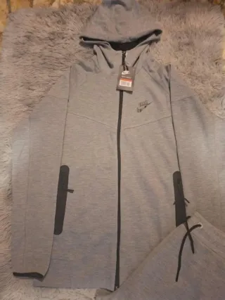 Conjunto Nike Tech Gris sin estrenar
