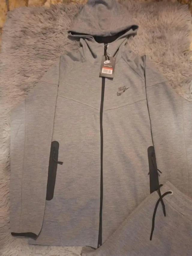 Conjunto Nike Tech Gris sin estrenar