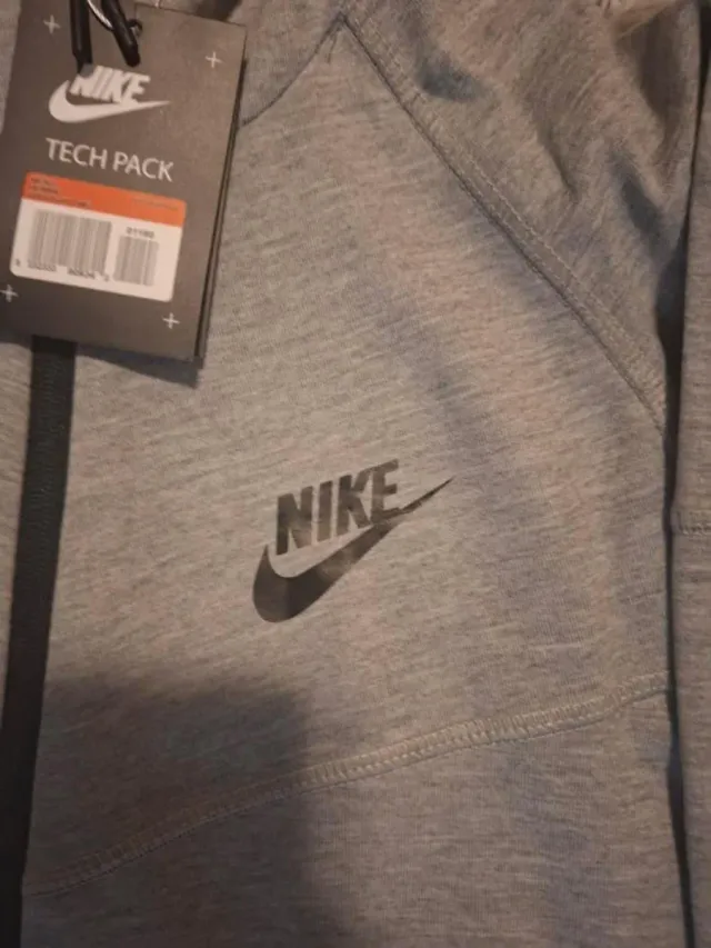 Conjunto Nike Tech Gris sin estrenar