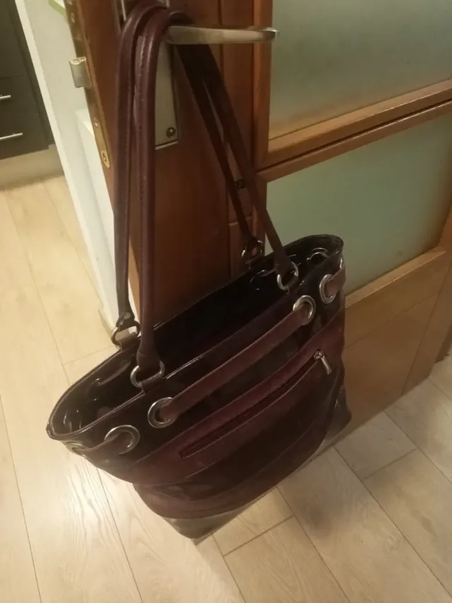 Bolso de cuero granate