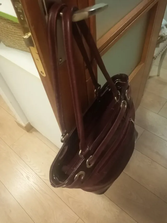 Bolso de cuero granate