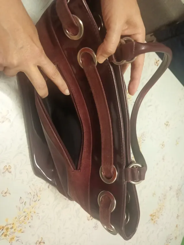 Bolso de cuero granate