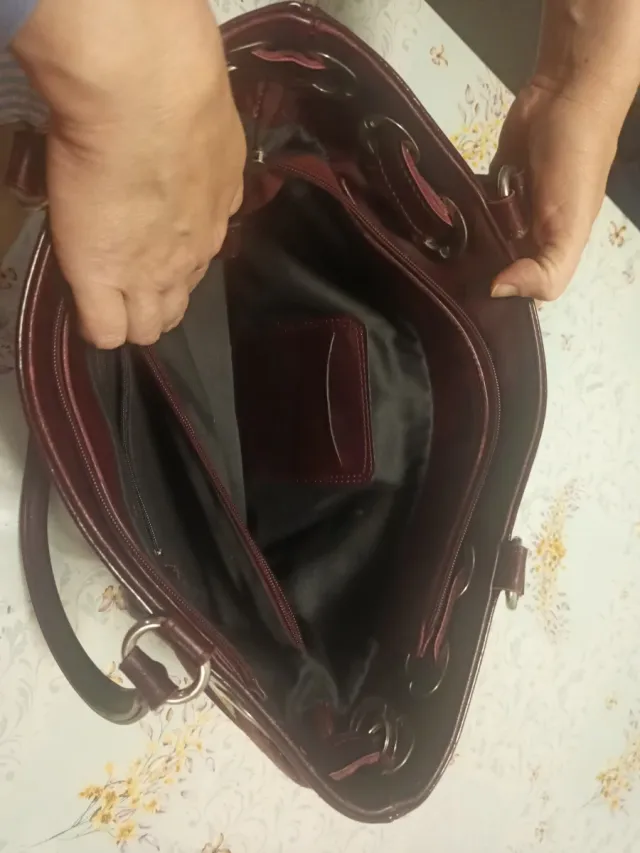 Bolso de cuero granate