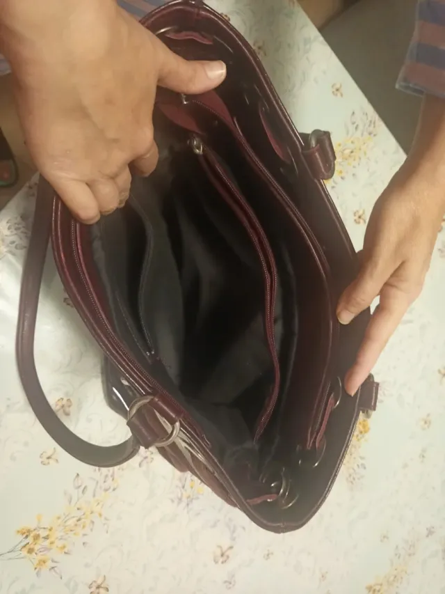 Bolso de cuero granate