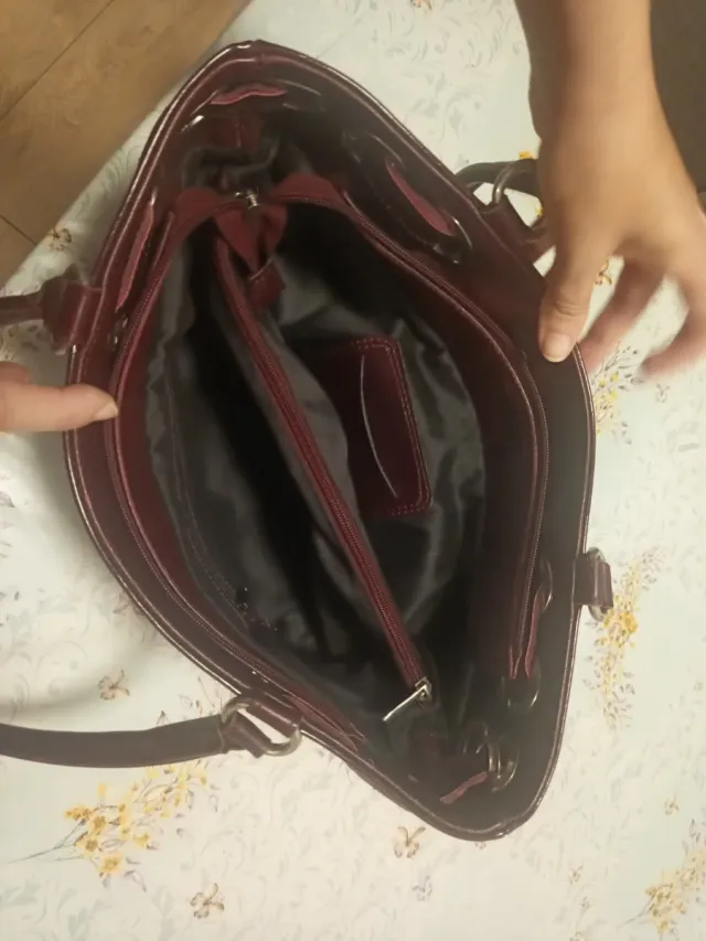 Bolso de cuero granate