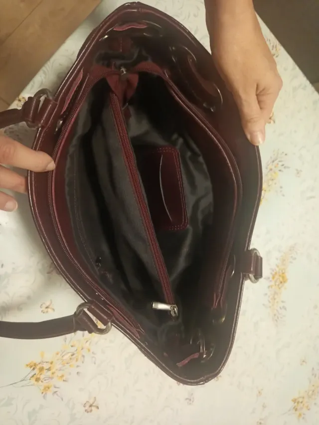 Bolso de cuero granate
