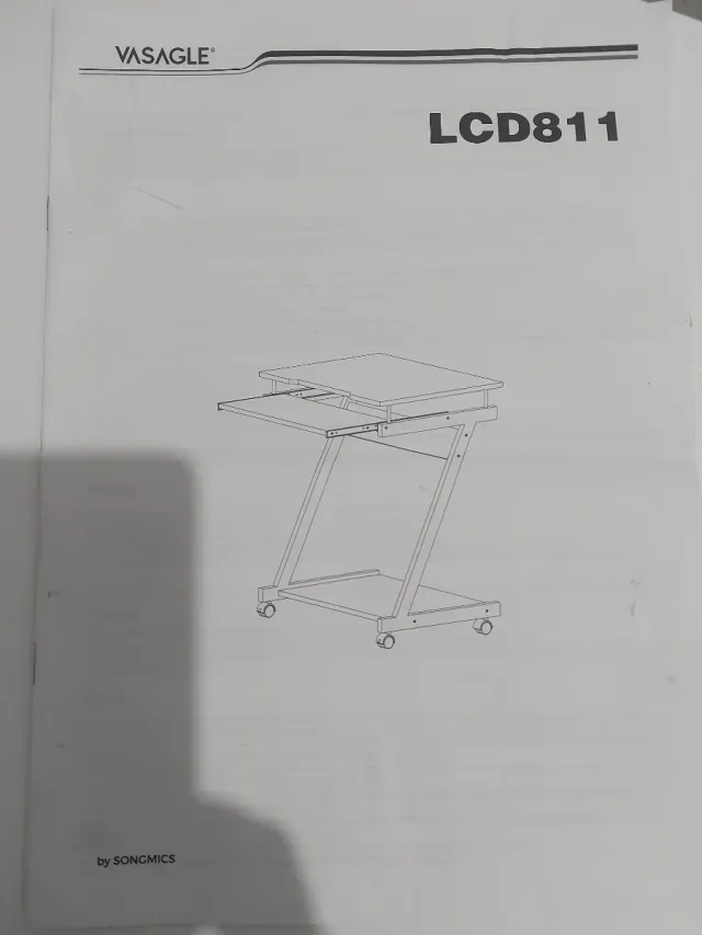 Escritorio con bandeja extraíble y ruedas