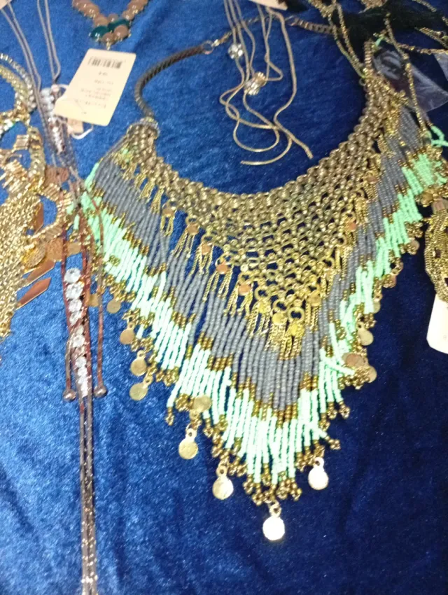 Collar cadena eslabones dorados y verdes