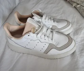 Adidas Zapatillas Beige y Blancas 36