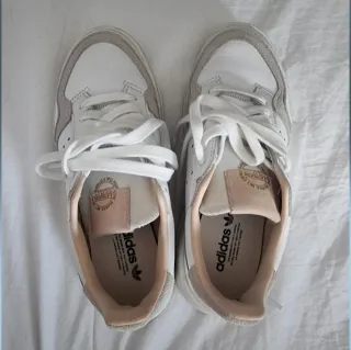 Adidas Zapatillas Beige y Blancas 36