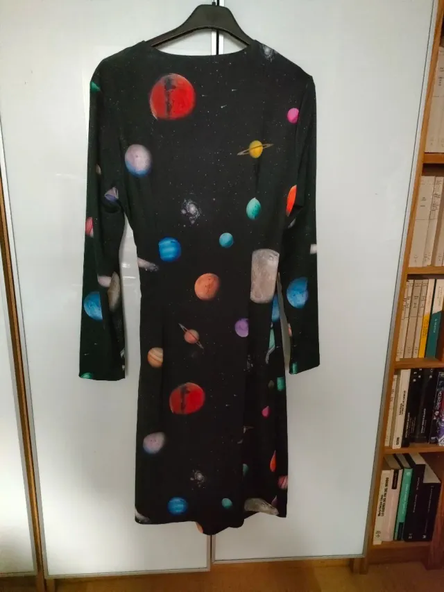 Vestido Bimba y Lola S Estampado de planetas.