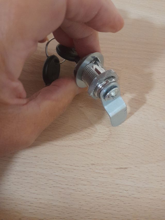 Cerradura de buzón con llave