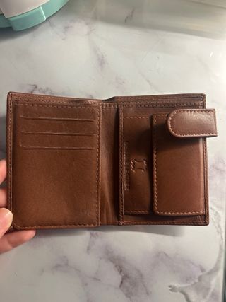 Cartera de piel marrón