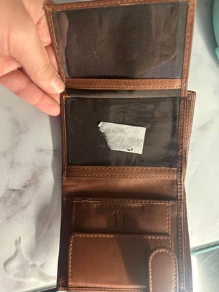 Cartera de piel marrón