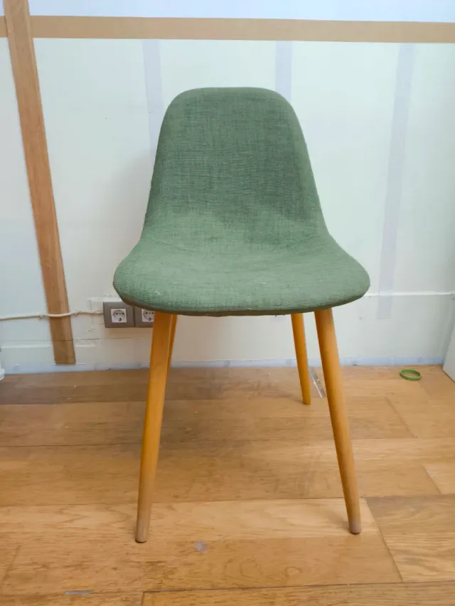 2 Sillas de comedor modelo Wendy tapizadas verdes