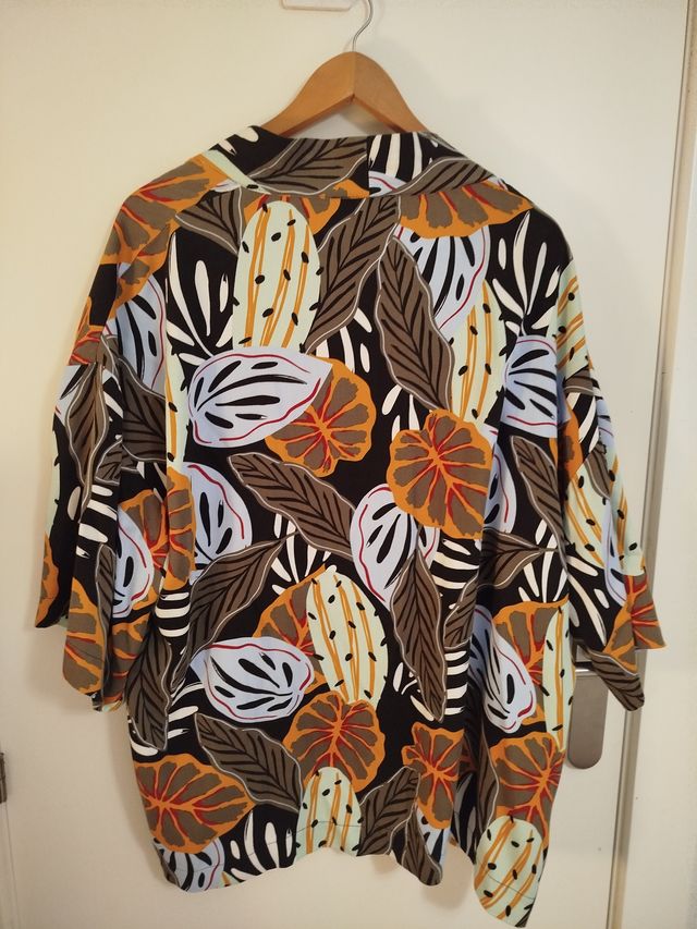 Kimono Parfois estampado hojas y flores