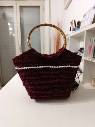 Borsa fatta a mano con manico in bambù