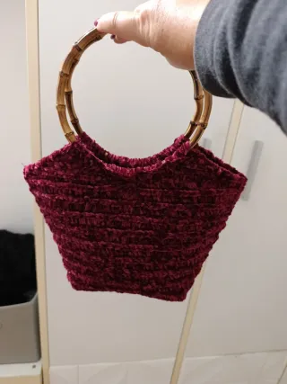 Borsa fatta a mano con manico in bambù