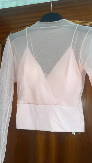 Top rosa de malla con top de tirantes