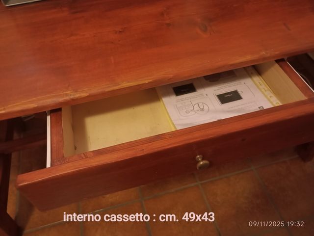 Scrivania artigianale in legno massello